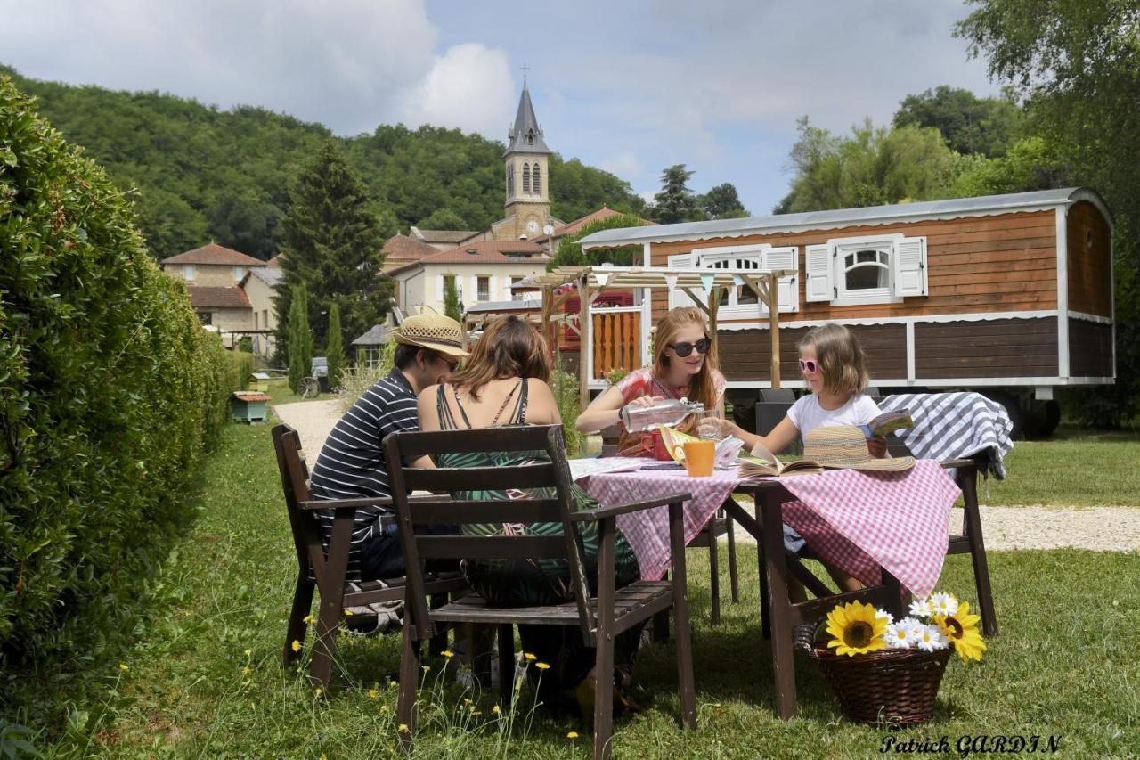 Logis Hotel-Restaurant Le Relais Hauterives Eksteriør billede